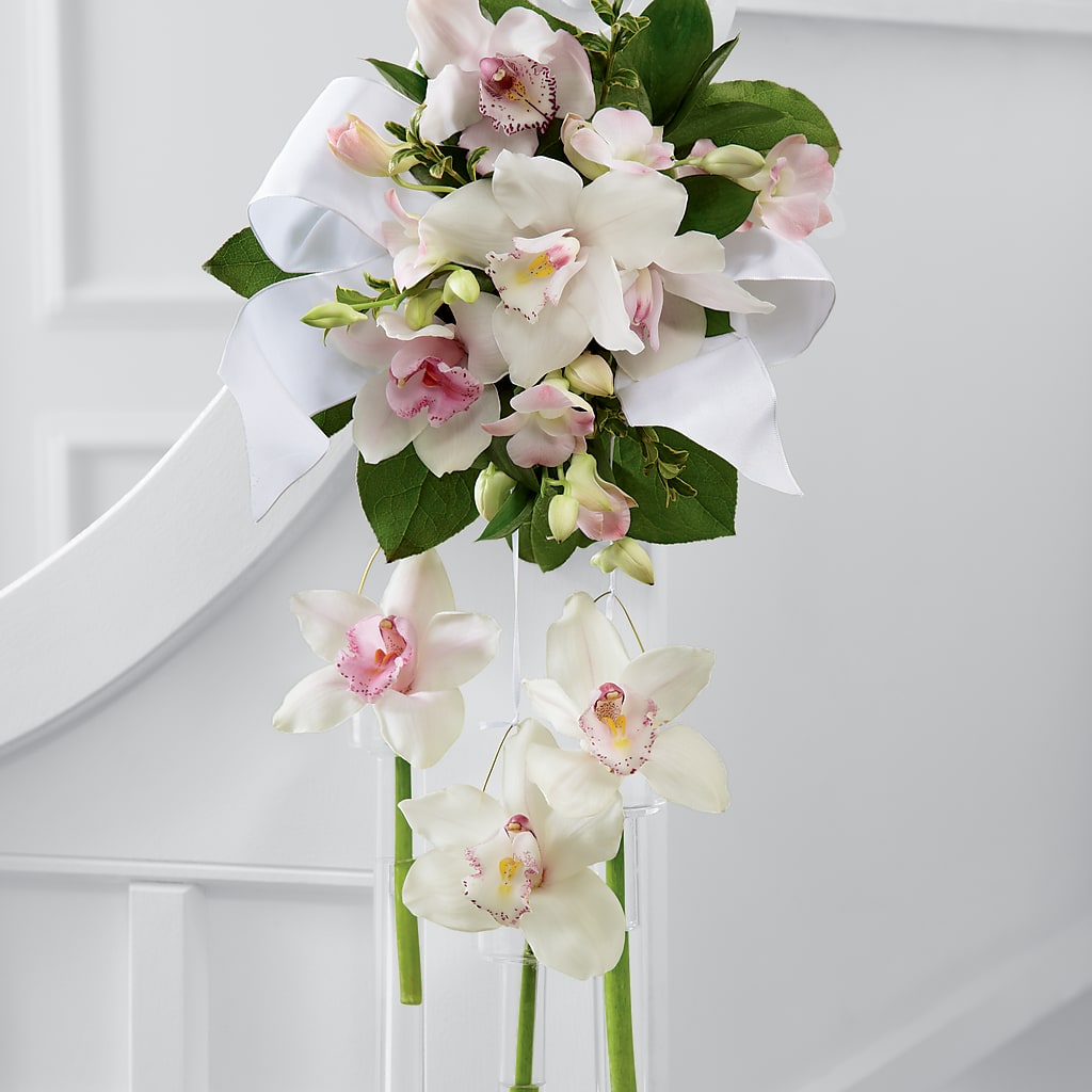 Perfect Entrance Pew Arrangement – TIGERLILY'S FLOWERS, Broken Arrow OK