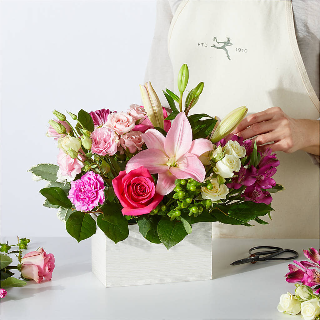 Sweetberry Box – A Florist Original – TIGERLILY'S FLOWERS, Broken Arrow OK